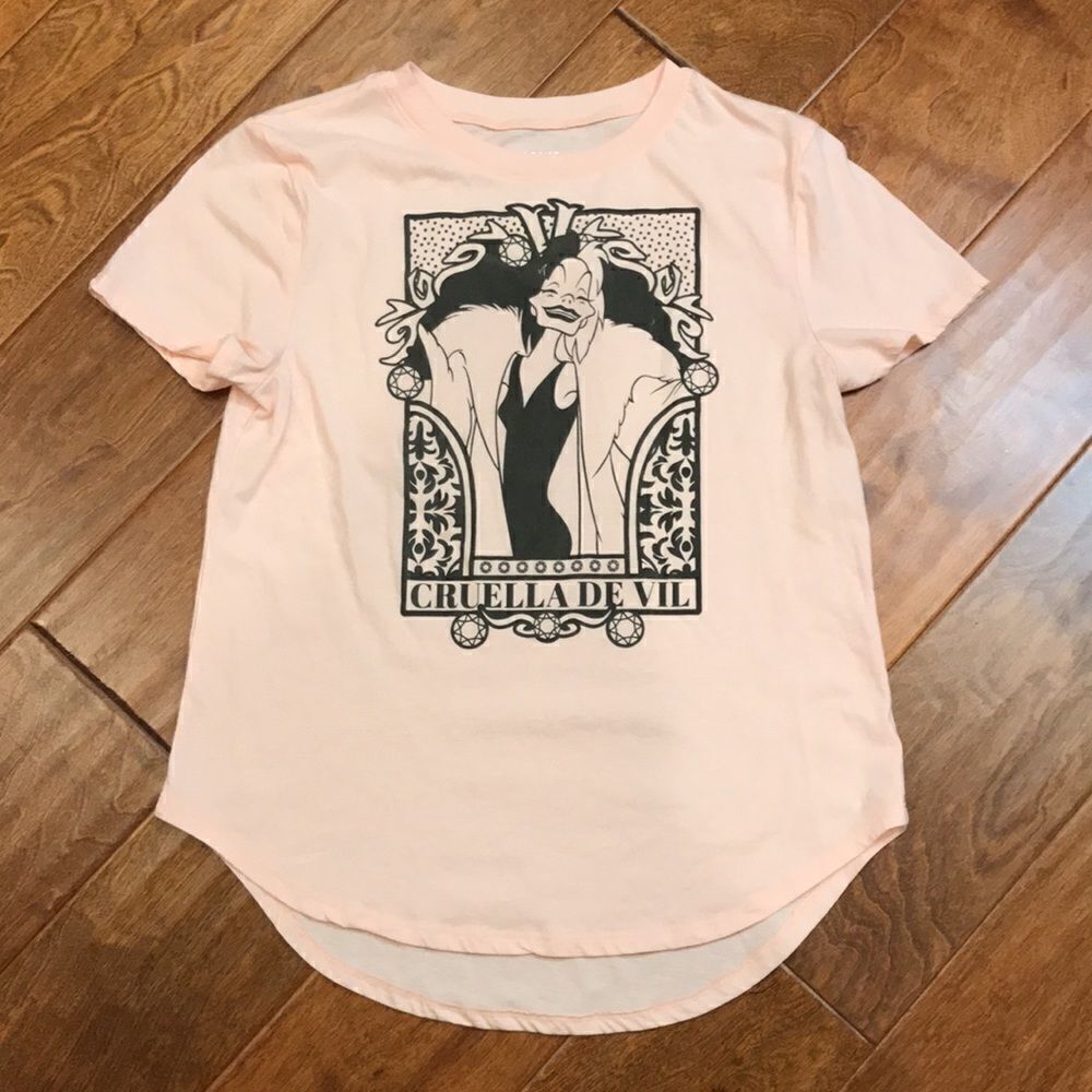 Disney Villains Collection Pink Cruella De Vil Portrait Graphic Tee size Large